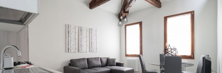 Others San Marco Style Canal View Apt 2 by Wonderful Italy