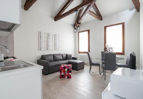 Others San Marco Style Canal View Apt 2 by Wonderful Italy