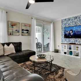 Primary image 1 1128 Challenge dr, Calabay Palms Villa Hotels