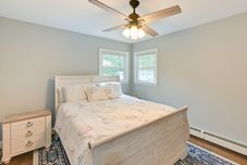 Others Hampton Bays Retreat: Walk to Squires Beach!