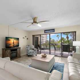 Primary image 1 Golden Shores 210, Hotel Suncoast Seabird Sanctuary