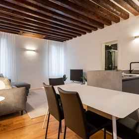Room 1 Appartamento Sant Angelo by Wonderful Italy, Saint Mark's Basilica Hotels