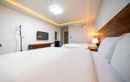 Lainnya 6 F-one Hotel