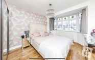 Khác 2 Stunning 4-bed House in Gidea Park