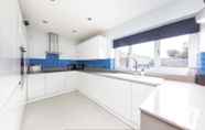 Others 5 Stunning 4-bed House in Gidea Park