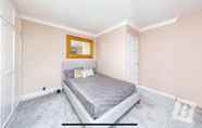 Lainnya 3 Stunning 4-bed House in Gidea Park