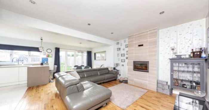 Lainnya Stunning 4-bed House in Gidea Park