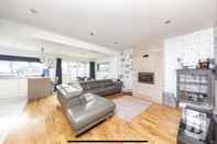 Others Stunning 4-bed House in Gidea Park