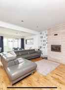 Primary image Stunning 4-bed House in Gidea Park