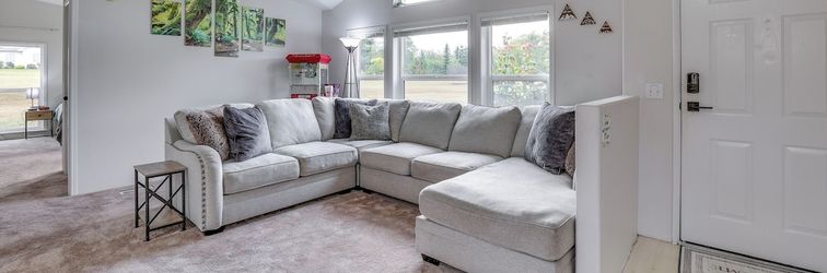 Lain-lain Secluded Port Angeles Home w/ Deck & Gas Grill!