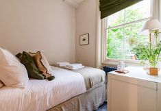 Others 2 Beautiful 2 Bed Apartment In West London