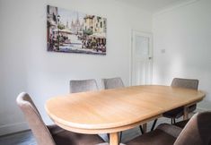 Others 7 Spacious Home Ideal for Birmingham Commute