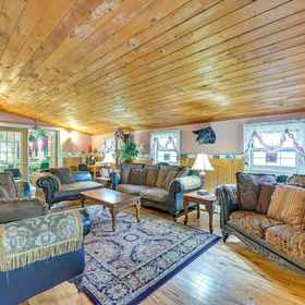 Interior1蘭斯維爾房屋,帶桌球桌、酒吧和甲板,Emerson Place Kaleidoscope飯店