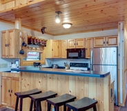 Lain-lain 3 Lakefront Presque Isle Cabin w/ Private Dock