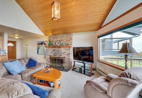 其他 Oceanfront Port Angeles Home w/ Mountain View!