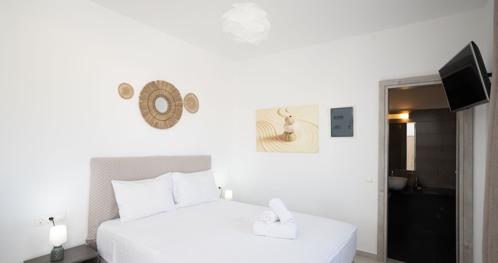 Others Island Nest Mykonos Suite w Shared Pool