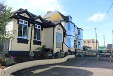 Lain-lain Captain Howey Hotel