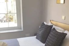 Others Stunning Studio Flat w/ Picturesque View - Bath!