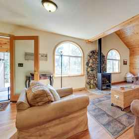 Primary image 1 Rustic Truckee Cabin Retreat w/ Community Pool!, Old Jail Museum 호텔