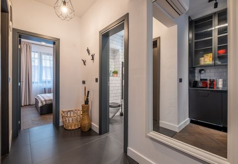 其他 New Soho 13- Top Center Black & White