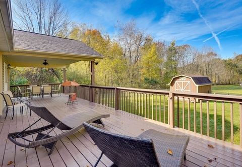 Others Charming Howard Getaway w/ Deck, 1 Mi to Lake!