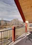 Imej utama Idyllic Riverfront Granby Cabin With Deck!