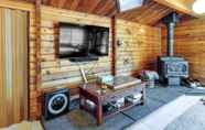 Lainnya 5 Riverfront Rhododendron Cabin Rental w/ Deck!