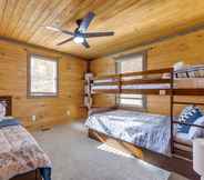 Khác 2 Pet-friendly Tennessee Cabin - Deck & Foosball!