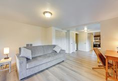 Others 5 Cozy Tacoma Getaway w/ Grill & Hot Tub!