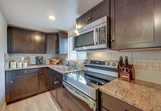 Others 3 Cozy Tacoma Getaway w/ Grill & Hot Tub!