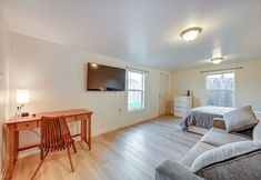 Others 6 Cozy Tacoma Getaway w/ Grill & Hot Tub!