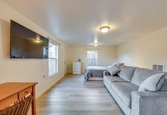 Others 2 Cozy Tacoma Getaway w/ Grill & Hot Tub!