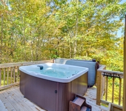 อื่นๆ 6 Secluded Poconos A-frame Cabin w/ Hot Tub!