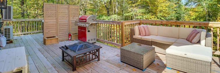 อื่นๆ Secluded Poconos A-frame Cabin w/ Hot Tub!