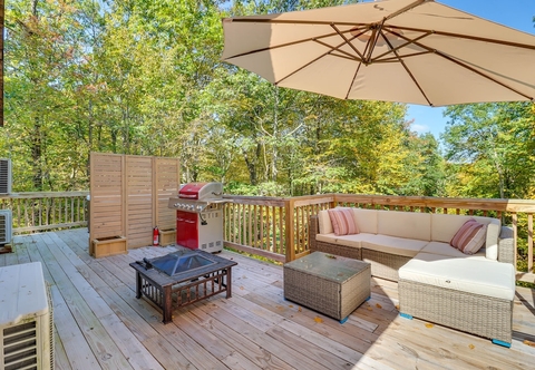 อื่นๆ Secluded Poconos A-frame Cabin w/ Hot Tub!