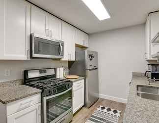 Lain-lain 2 Anchorage Townhome w/ Smart TVs Near Downtown!