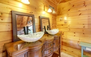 Khác 7 Pet-friendly Sevierville Cabin w/ Hot Tub & Views!