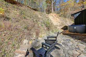 Others 4 Bryson City Tiny Cabin: Hot Tub, Near River Access