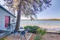 Others Plymouth Cottage w/ Grill on Great South Pond!