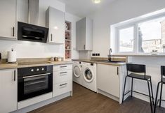 Lainnya 5 Immaculate 6-bed House in Newcastle