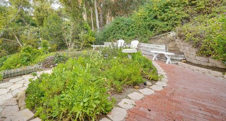 Others 2 Stunning Ventura Cottage w/ Deck + Ocean View!