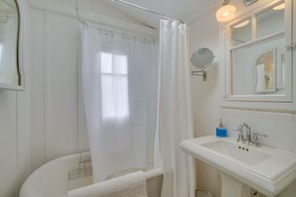 Others 4 Stunning Ventura Cottage w/ Deck + Ocean View!