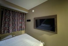 Others 2 Moon Hotel Brooklyn