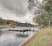 อื่นๆ 7 Spacious Hot Springs Lakehouse on Lake Hamilton!