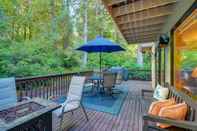 Others Harstine Island Retreat w/ Community Pool!