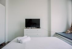 Others 3 Homey And Comfort Living Studio Collins Boulevard Apartment
