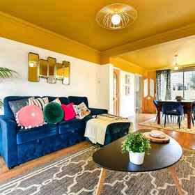 Primary image 1 บ้านสวยงาม 3 ห้องนอนในการ์ดิฟพร้อมที่จอดรถฟรี!, โรงแรม & ที่พัก Grangetown