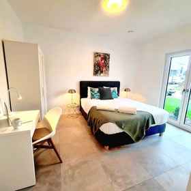 Room 1 Spacious & Luxurious 5 bedrooms House, Hotel Schifflange