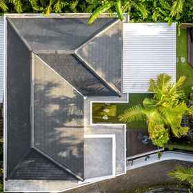 Primary image 1 バリのアルフレッドによるカオリロフト, チキンクラッシュ(アヤムゲプレック)ムングウィ ホテル