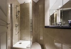 기타 6 Passeig de Gracia by Enjoybcn